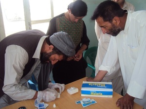 Health worker in Afghanistan performs malaria diagnosis through microscopy